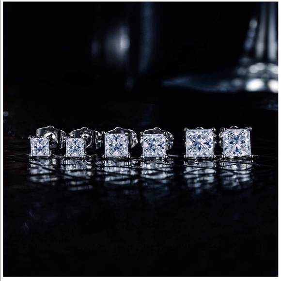 COPY - Sterling Silver 925. Simulate Diamond Stud Earring. - Picture 7 of 13